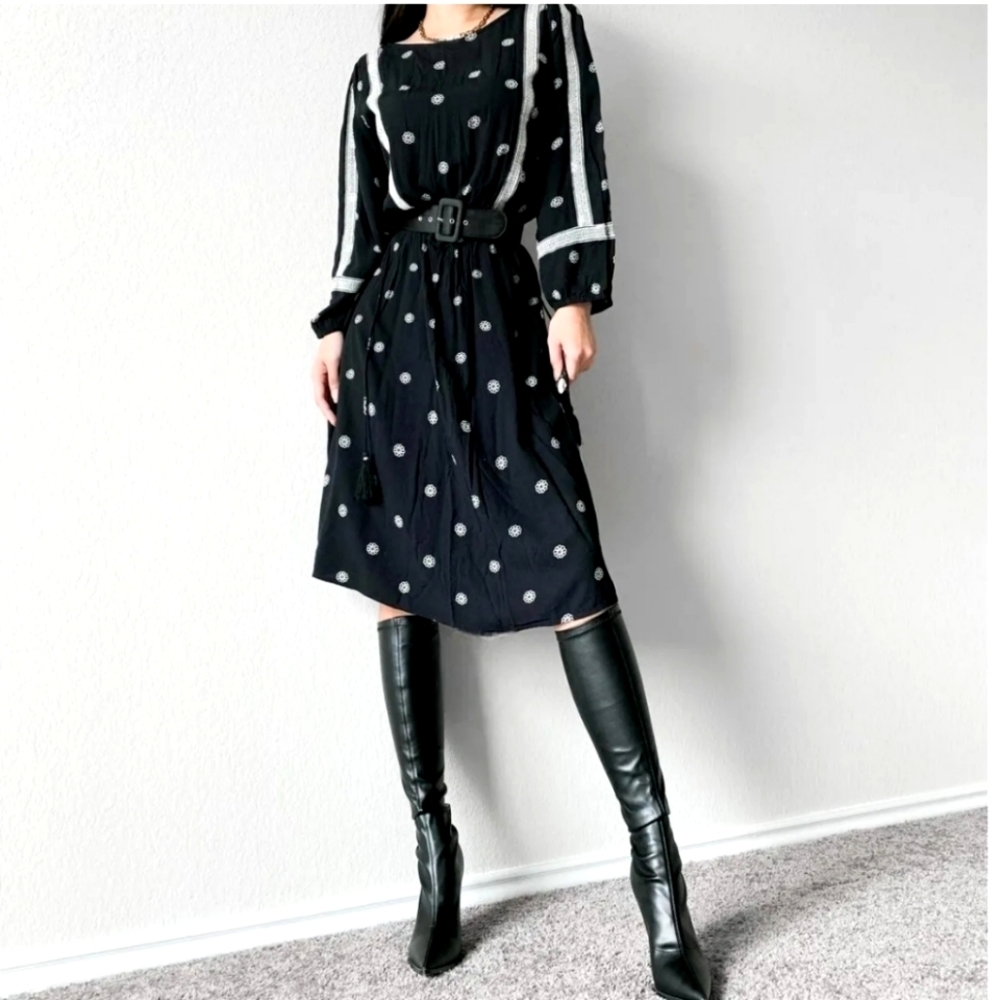 Nwot Ann Taylor LOFT Black/White Embroidered floral 3/4 Puff Sleeve Tassle Dress